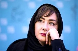 هانیه توسلی با موهای تراشیده در پشت صحنه یک فیلم