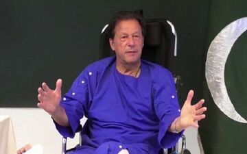 نخست‌وزیر سابق پاکستان از زندان به بیمارستان منتقل شد