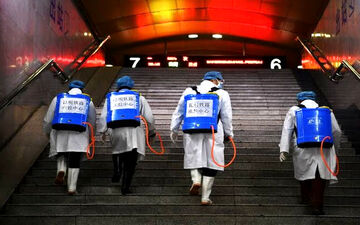 نصب مواد ضدعفونی کننده در ایستگاه‌های اتوبوس و مترو