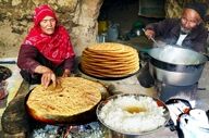 پخت شیربرنج و نان لواش در غار افغانستان / غذای روستایی با طعم اصالت