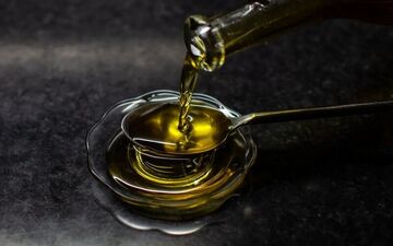 کاری که مصرف روزانه ۲ قاشق روغن زیتون با بدن شما می‌کند