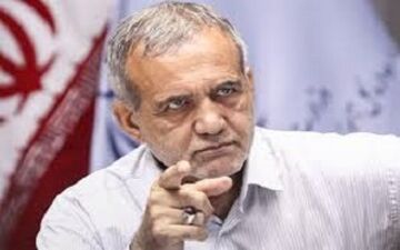 درگیری در برنامه زنده صدا و سیما! / مشاور پزشکیان برنامه را به نشانه اعتراض ترک کرد! + ویدئو