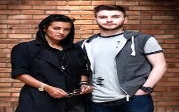 دارا حیایی درکنار مادر و مادر بزرگ