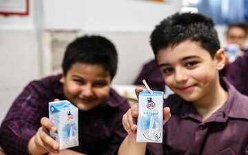تبعیض در توزیع شیر مدارس!
