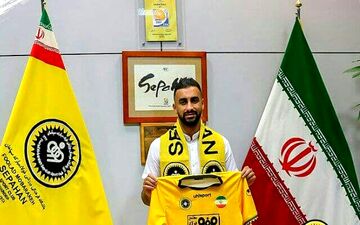 مهدی‌زاده با سپاهان تمدید کرد