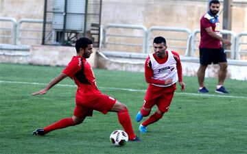 برتری پرسپولیس مقابل پاراگ در ۴۵ دقیقه اول/ مسلمان کاپیتان شد