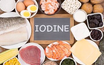 کم کاری یا پرکاری تیروئید دارید؟ دور این غذاها را خط بکشید