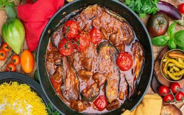 طرز تهیه خورش بادمجان به سبک رستورانی؛ خوشمزه و حرفه‌ای + ۸ نکته طلایی