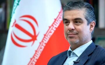 ترخیص استاندار مرکزی از بیمارستان پس از تصادف


