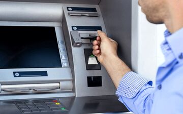 کارت عابر بانکت رو دستگاه خورده؟ بانک تعطیله؟ نگران نباش!