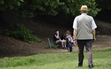 روش عجیب اما موثر/ با این کار ساده کمردرد را تسکین دهید