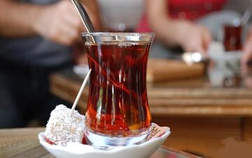  به این دلایل، چای کهنه دم نخورید