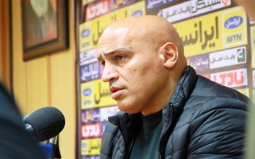 منصوریان: حامد لک با هنرنمایی به ما اجازه گلزنی نداد/ گل پرسپولیس روند فکری ما را تغییر داد