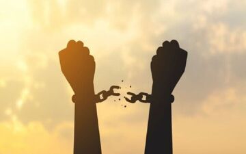 پیچیده‌ترین پرونده قتل به صلح ختم شد؛ بخشش قاتل پس از ۶ سال حبس!
