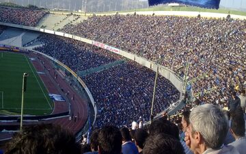 کنسرت بی‌سابقه خواننده معروف پیش از دیدار استقلال و پدیده