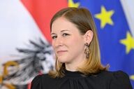 اتریش و ۱۰ کشور اروپایی خواستار یک سال توقف در تصویب قوانین جدید شدند