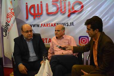 بازدید دکتر زنگیشه مدیر عامل شرکت ساماندهی صنایع و مشاغل شهر تهرن از بیست و سومین نمایشگاه مطبوعات