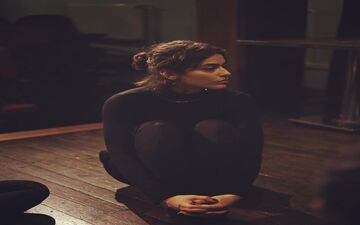 عکس خماری ریحانه پارسا در عکس پر از ابهام ! / خانم بازیگر تن به چه کارایی می دهد !

