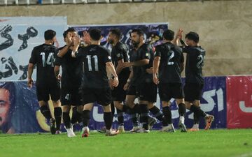 مدافع جنجالی بعد از باخت پرسپولیس مُشت گره نکرد!