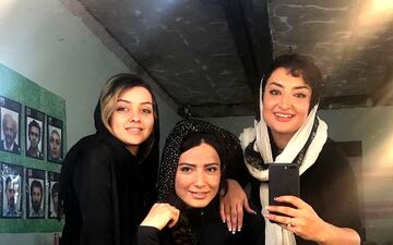 سلفی آینه ای سمیرا حسن پور در اتاق گریم (عکس)