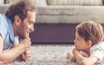 چطور کودکی مودب تربیت کنیم؟ | راهکارهایی طلایی برای تربیت کودک مودب