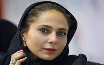 تیپ و ژست رعنا آزادی ور در حاشیه جشنواره فیلم فجر