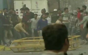 تعداد کشته‌های اعتراض علیه سفر ترامپ و قانون تبعیض مذهبی در هند به  ۴۲ نفر رسید