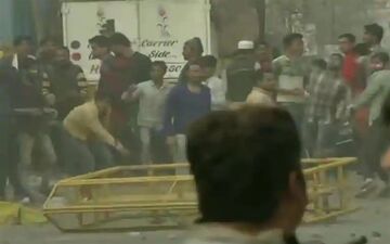 تعداد کشته‌های اعتراض علیه سفر ترامپ و قانون تبعیض مذهبی در هند به  ۴۲ نفر رسید