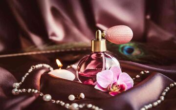 عطرهایی که شما را مجذوب می‌کنند: لوکس‌ترین و گران‌قیمت‌ترین عطرهای زنانه جهان
