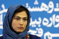 سفر در زمان؛ تیپ و ژست لادن مستوفی و فرهاد آئیش در تئاتر
