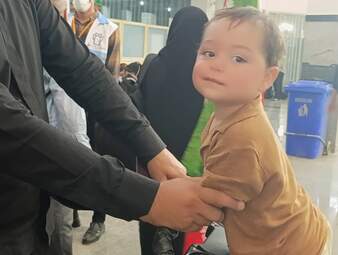 عشق حسینی از کودکی؛ تصاویر ماندگار زائران خردسال در مرز خسروی