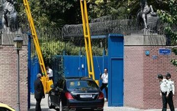  واکنش طلاب حوزه های علمیه کشور به برگزاری جشن تولد ملکه انگلیس در تهران