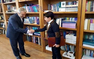 عکس/ پسر نابغه 10 ساله‌ که مشاور نوبخت شد!