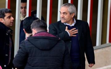 عدم التزام سرپرست پرسپولیس به قانون فدراسیون فوتبال!