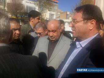 گزارش تصویری از حضور وزیر صمت در محل جمع آوری کمک های مردمی به سیل زدگان