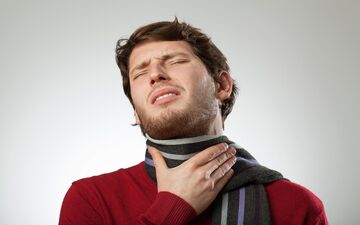 آیا آنتی بیوتیک برای درمان گلو درد مناسب است؟