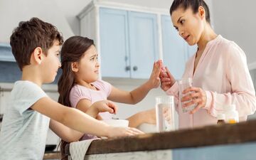 نحوه صحیح دارو دادن به کودک