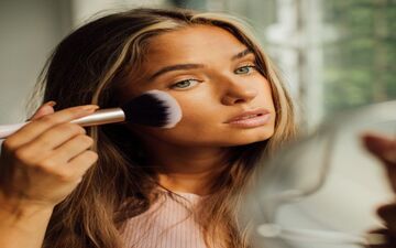 چه مدت بعد از تزریق ژل گونه می‌توان آرایش کرد؟
