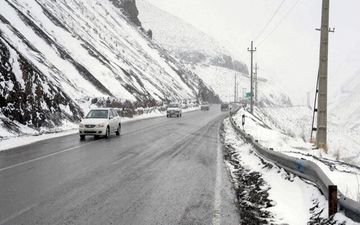 انسداد محور توسکستان به شاهرود در پی بارش شدید برف