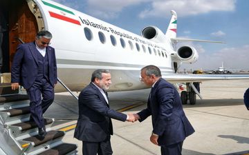 سفر وزیر خارجه به مصر؛ عراقچی وارد قاهره شد