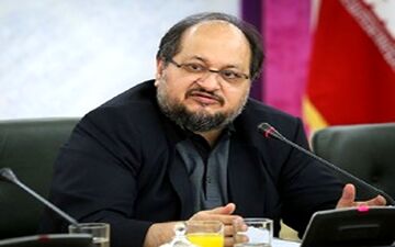 اسامی خریداران کالاهای عرضه شده با ارز ۴۲۰۰ تومانی را اعلام کنید