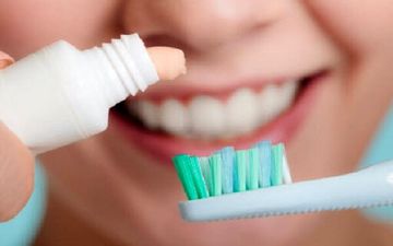 آیا هنگام مسواک زدن از لثه شما خون می‌آید؟ بخوانید