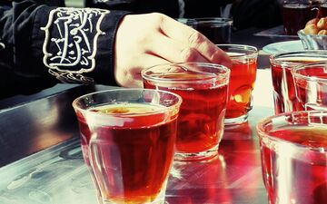 اصول بهداشت در توزیع چای و غذای نذری