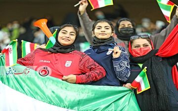 دنیا مدنی در ورزشگاه آزادی/ تصویری متفاوت از خانم بازیگر 