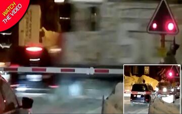 زنده ماندن معجزه آسای سرنشینان خودرو در تصادف با قطار