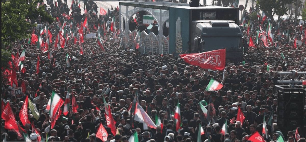 پیکر رهبر شهید انقلاب وارد مسیر تشییع شد