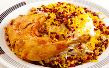طرز زرشک‌پلوی با مرغ یلدایی؛ فوت‌وفن خوشمزه‌کاری به سبک رستوران