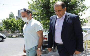 سرپرست و معاون حقوقی باشگاه پرسپولیس از انصاری عیادت کردند