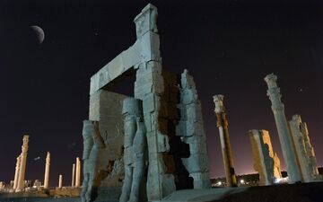  چراغ نیمه روشن تخت جمشید در صنعت گردشگری