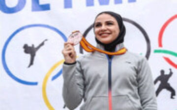 بهمنیار با مردی که مدال طلا را به گردنش انداخت دست نداد